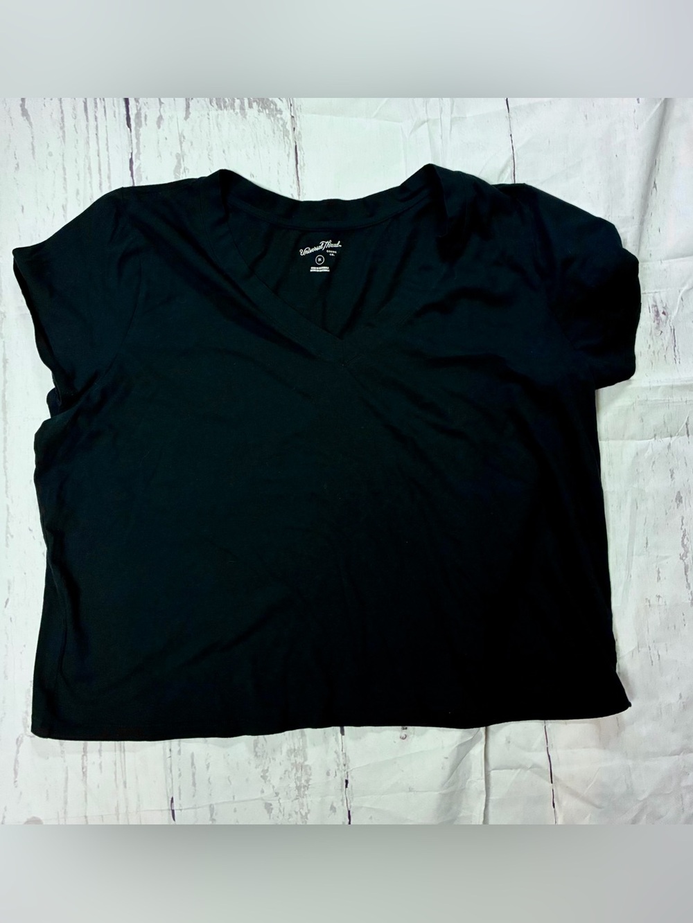 Universal Thread Women's Short Sleeve Crop V-Neck Black T-Shirt